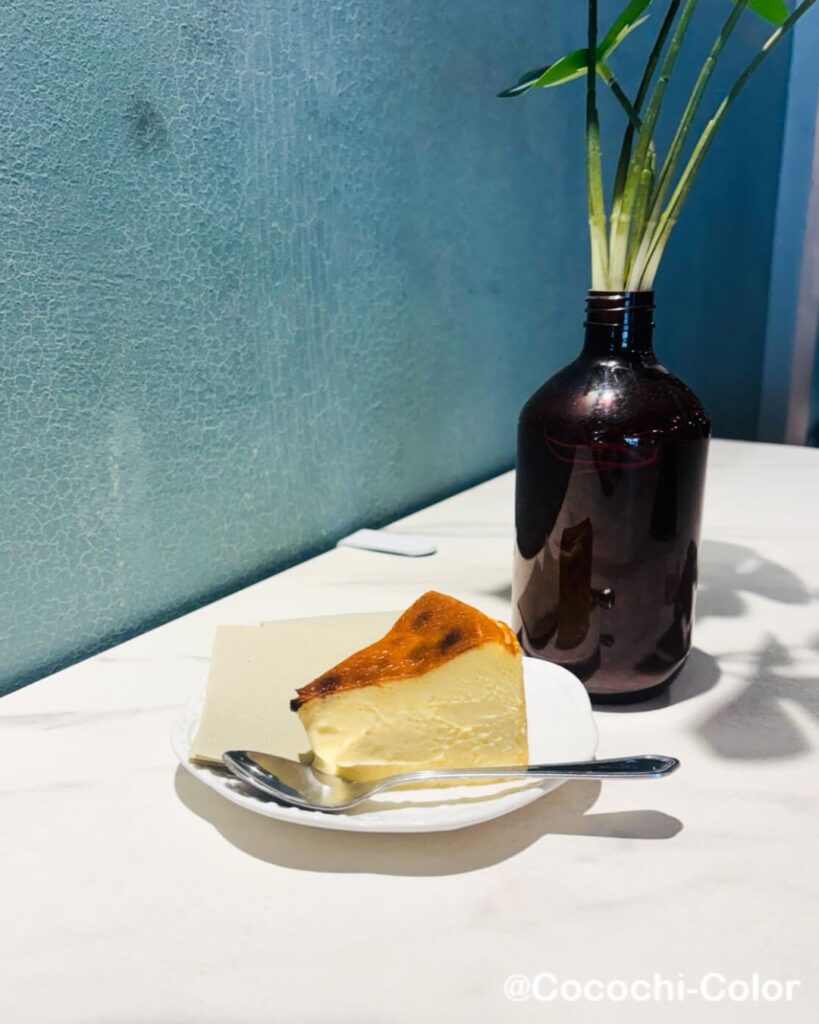 バンコク作業勉強カフェ　プロンポン　Y'EST WORKS Coffee Bar　チーズケーキ