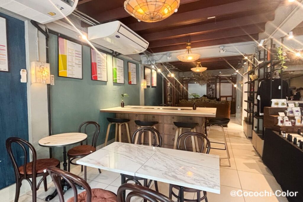 バンコク作業勉強カフェ　プロンポン　Y'EST WORKS Coffee Bar　店内