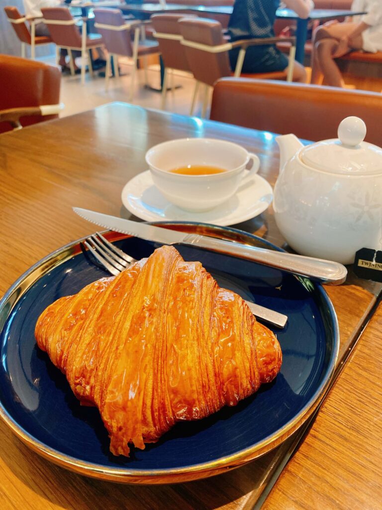 Tiengna Viennoiserie　プロンポンカフェ　クロワッサン