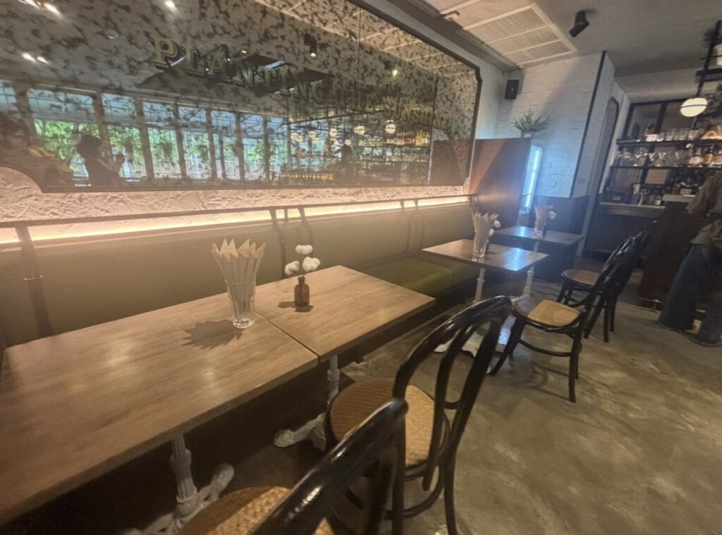 タイ・バンコクスイーツふr年知トーストカフェ「La Plante Bistro & Cafe」の内観