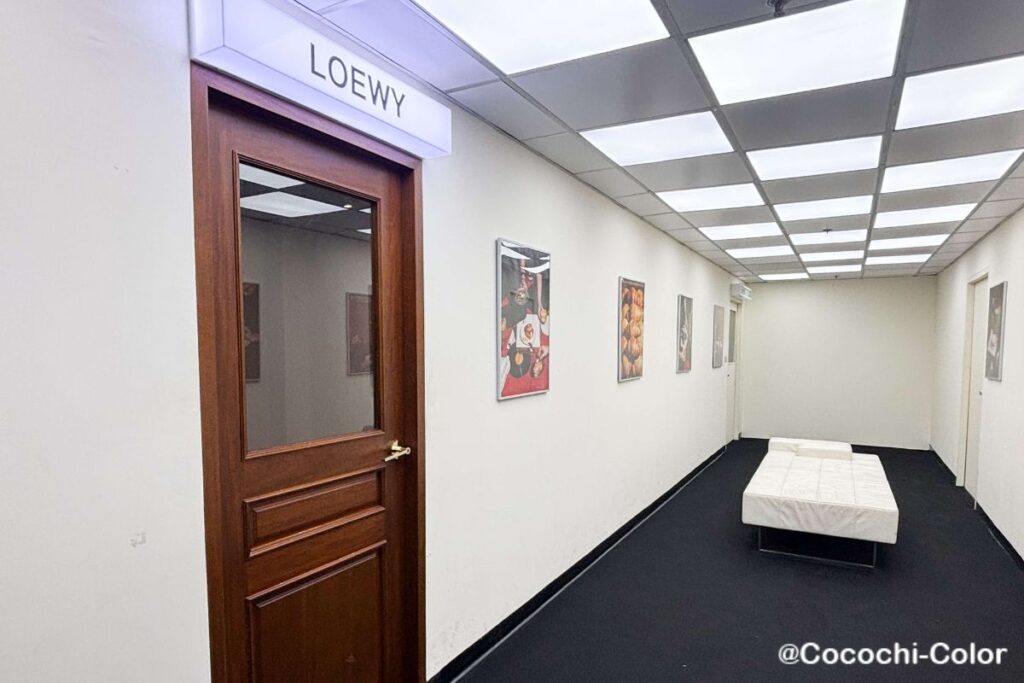 バンコクのオフィス街セントルイス駅 作業勉強カフェ LOEWY.BKK 玄関