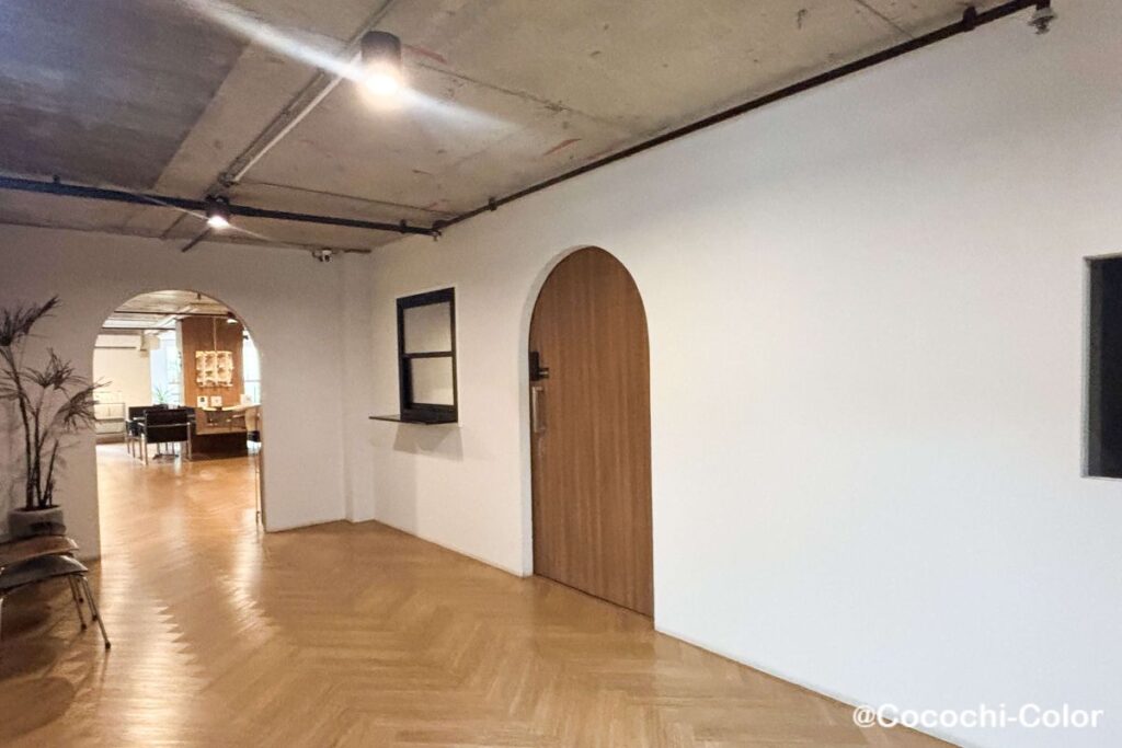 バンコクのオフィス街セントルイス駅 作業勉強カフェ LOEWY.BKK 入口