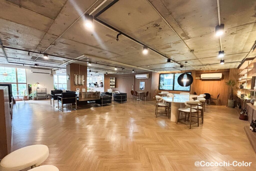 バンコクのオフィス街セントルイス駅 作業勉強カフェ LOEWY.BKK 内観