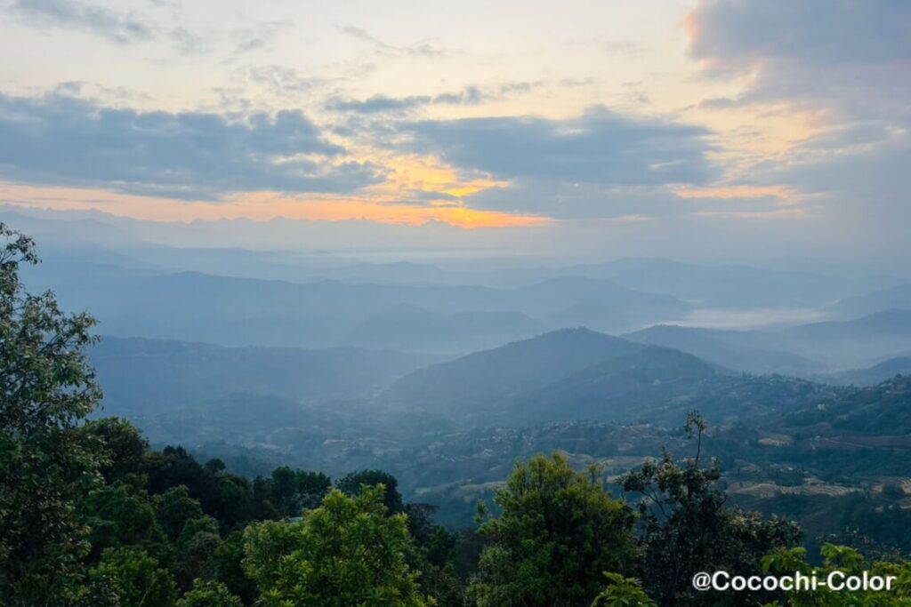 ネパール・ナガルコットの日の出スポット『Nagarkot Panoramic Hiking Trail』　夕日と雲海