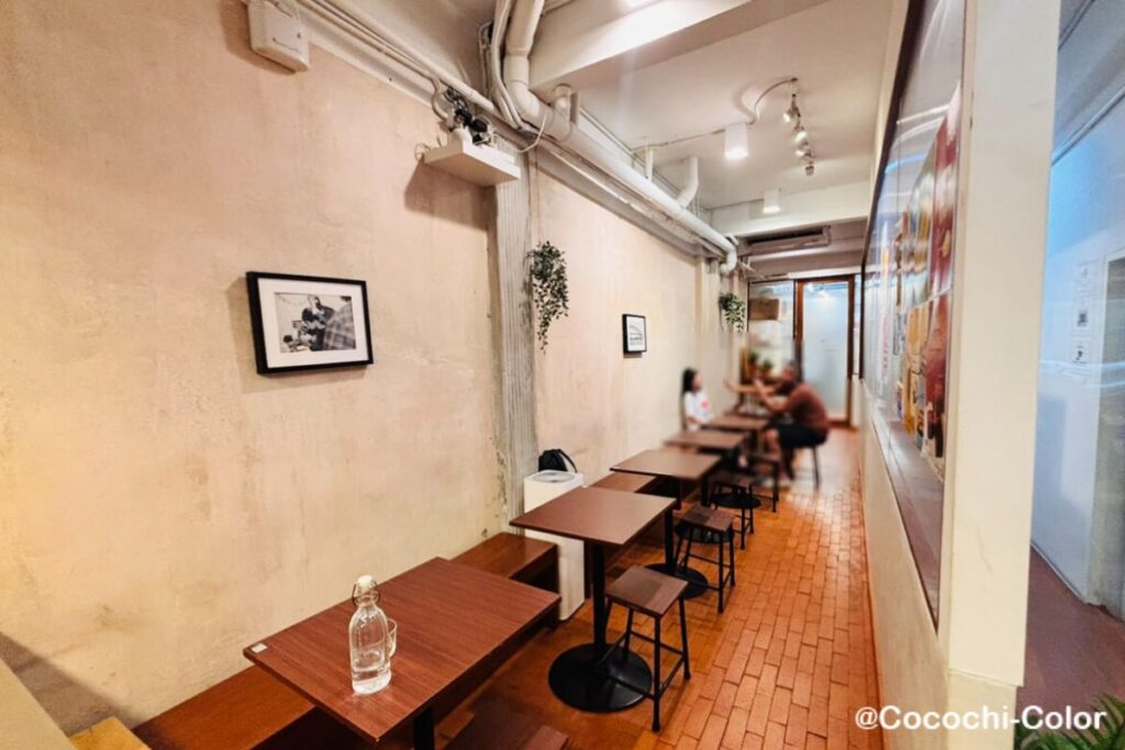 バンコクプラカノン駅付近 作業勉強カフェSINGLE LANE Specialty Coffee 席
