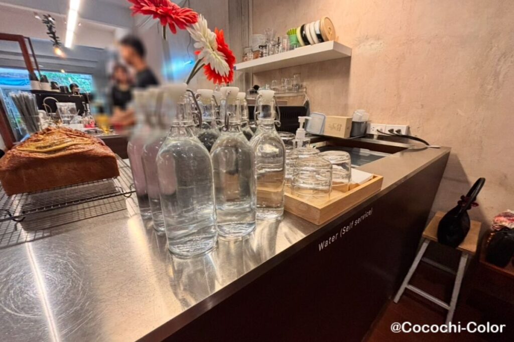 バンコクプラカノン駅付近 作業勉強カフェSINGLE LANE Specialty Coffee フリーウォーター