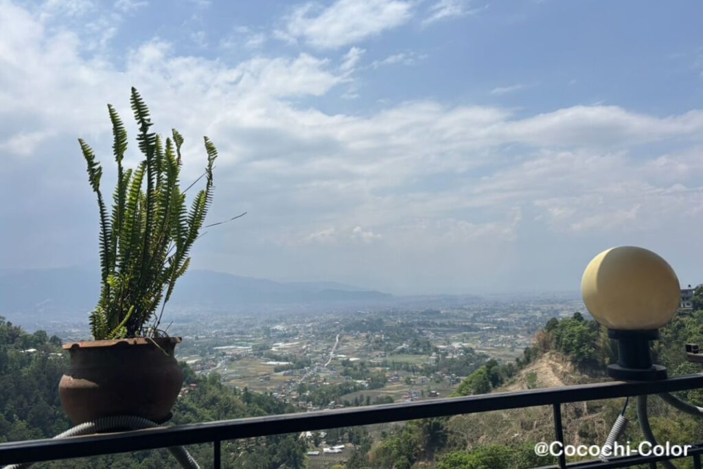 ネパール・ナガルコットの大きな吊り橋近く現地レストラン『Green View Restaurant』テラスからの眺め