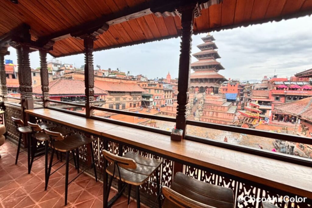 ネパール・バクタプルにある『Himalayan Java Coffee』のカウンター|作業や休憩にぴったりのカフェ