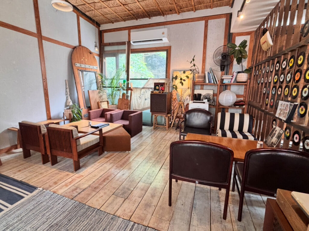 アンファッションカフェ39 プロンポンカフェ　2階席