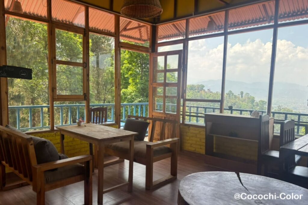 ネパール・ナガルコットのカフェ『Jungle Crown Organic Homestay』内観