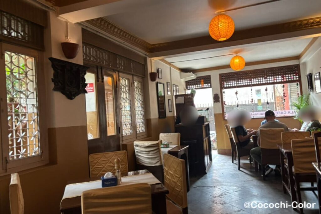 ネパール・カトマンズ カフェ「Yala Cafe & Coffee Shop」内観