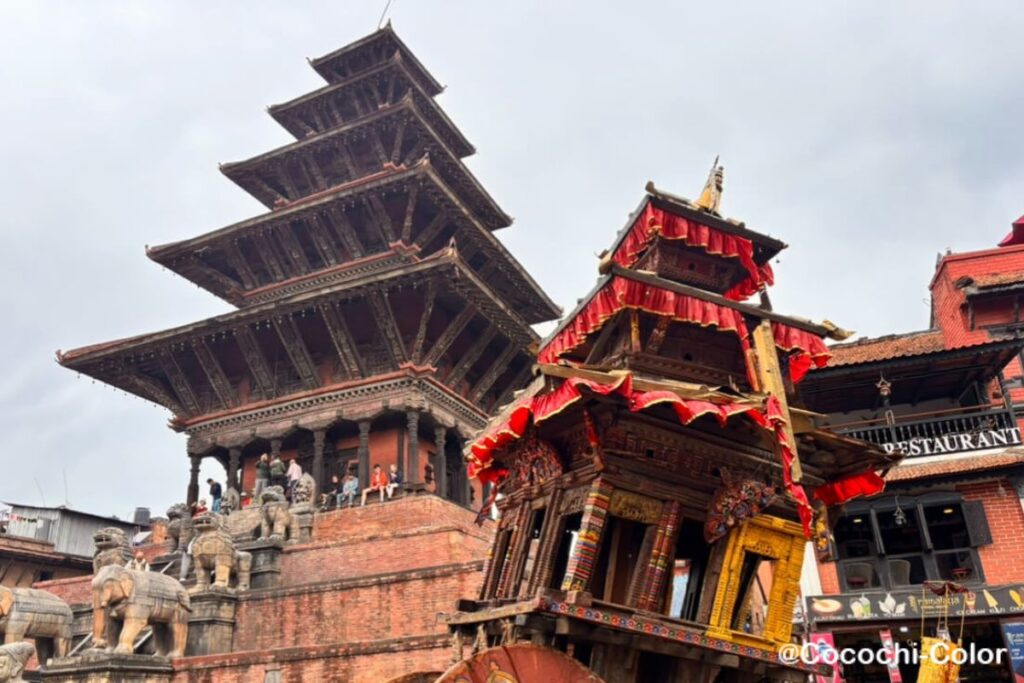バクタプルの ニャタポラ寺院・トウマディー広場