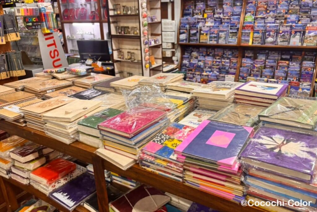 ネパール カトマンズお土産屋さんの文房具さん「Pilgrims Book House」ポストカード