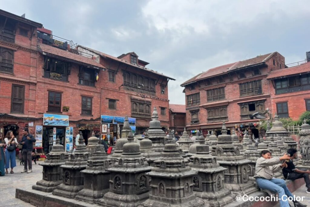 ネパール・カトマンズ 「Swoyambhu Mahachaitya」モンキーテンプル広場