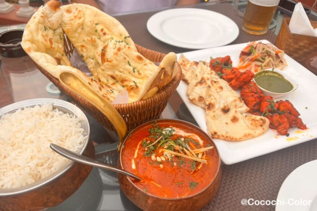 ネパール カトマンズインド料理屋さん「Third Eye Restaurant」バターチキンカレーとナン