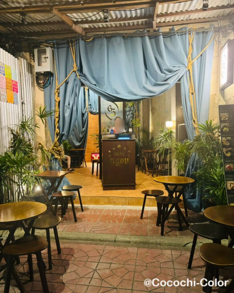 バンコクヤワラート　鉄板アイスカフェ「Lucky Ngou」外観