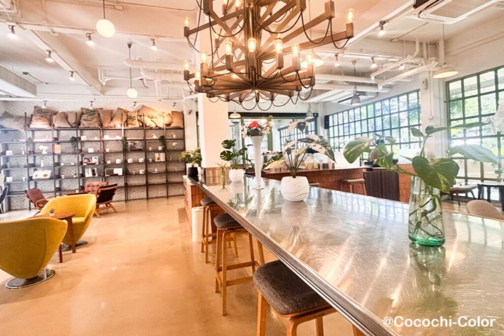 バンコクプラカノン駅付近　作業勉強カフェOverdote Cafe店内