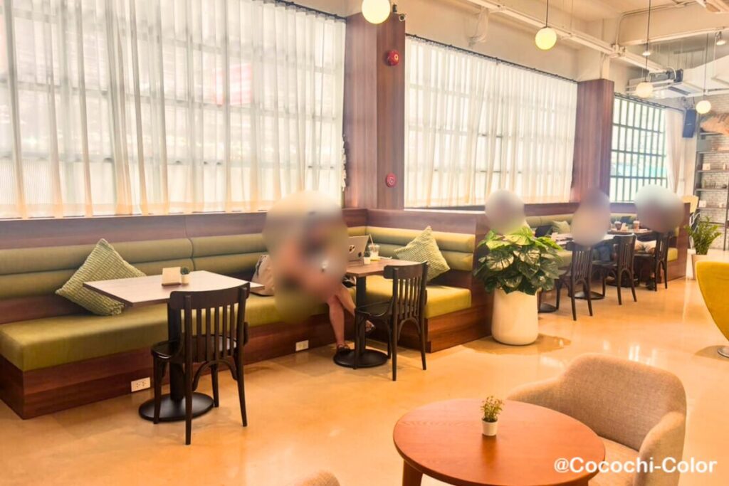 バンコクプラカノン駅付近　作業勉強カフェOverdote Cafe　店内