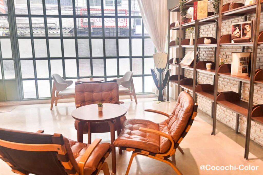 バンコクプラカノン駅付近　作業勉強カフェOverdote Cafe店内インテリア
