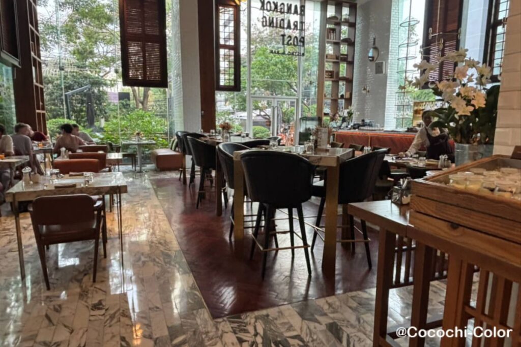 バンコク　フレンチトースト　カフェ　Bangkok Trading Post Bistro & Bar　店内