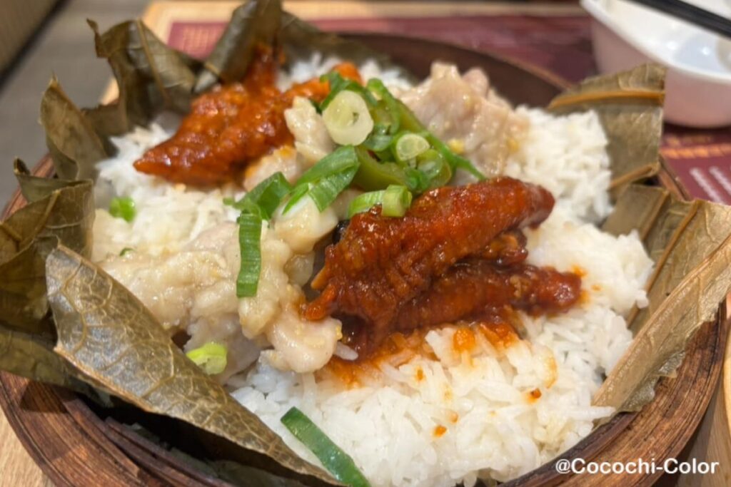 香港飲茶巡り「Dim Sum Here」の照り焼きチキンの蒸しご飯。Steam rice with chicken feet & Pork Ribs。