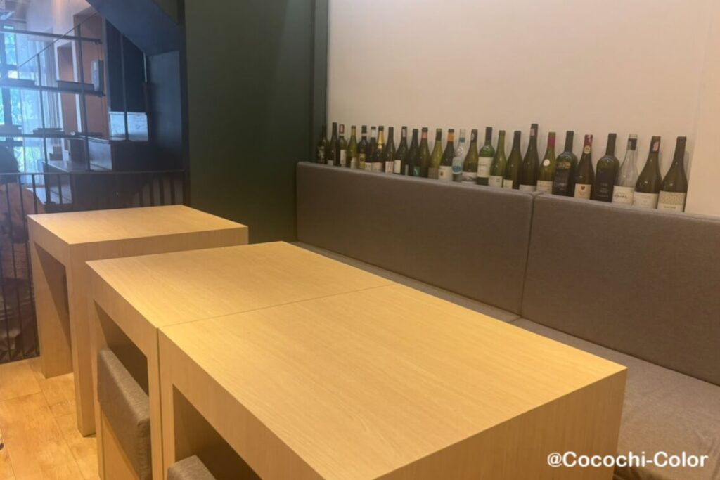 バンコクサムヨットのカフェ　期間限定桃スイーツ「The Pastry&Co.」の内観2階