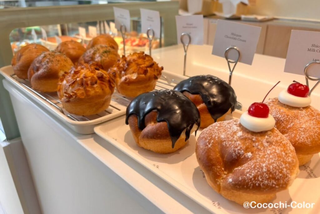 バンコクサムヨットのカフェ　期間限定桃スイーツ「Woolloomooloo Bakery 」パンブレッド