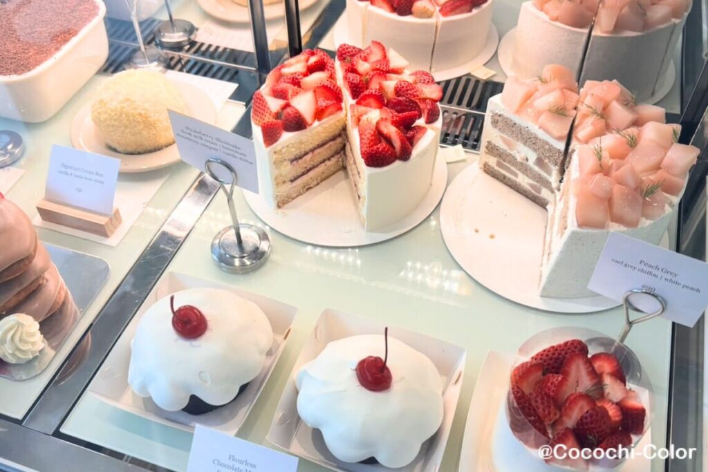 バンコクサムヨットのカフェ　期間限定桃スイーツ「Woolloomooloo Bakery 」ケーキ