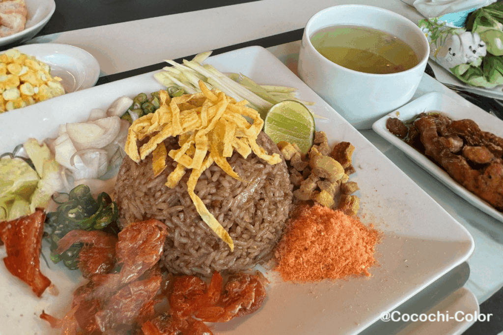 BTSプロンポン駅直結のエムクオーティエにあるグレイハウンドカフェのカオクルックガピ