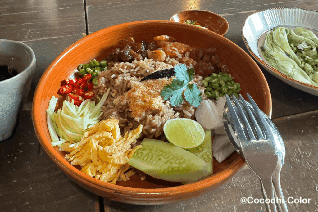 BTSトンロー駅徒歩5分のスパニンガ イーティングルームのカオクルックガピ