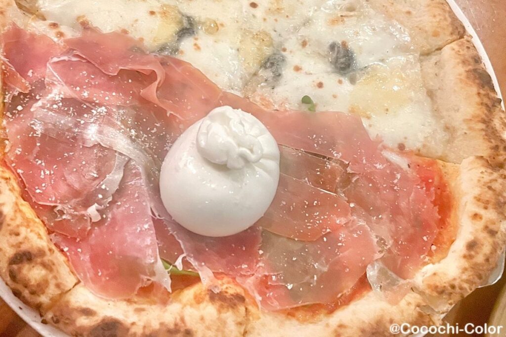 自家製チーズを使ったPizza 4P’sの焼きたてピザ