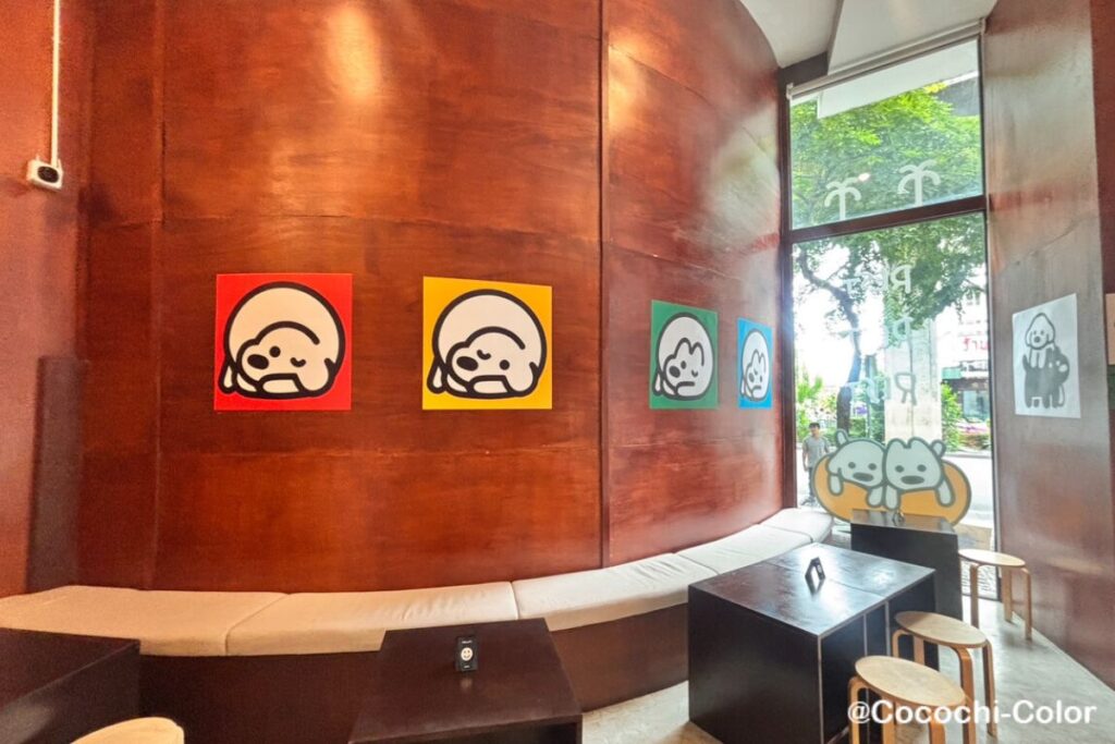バンコクカフェBONCI 日本のイラストレーター松井さんとコラボ　内観　1階