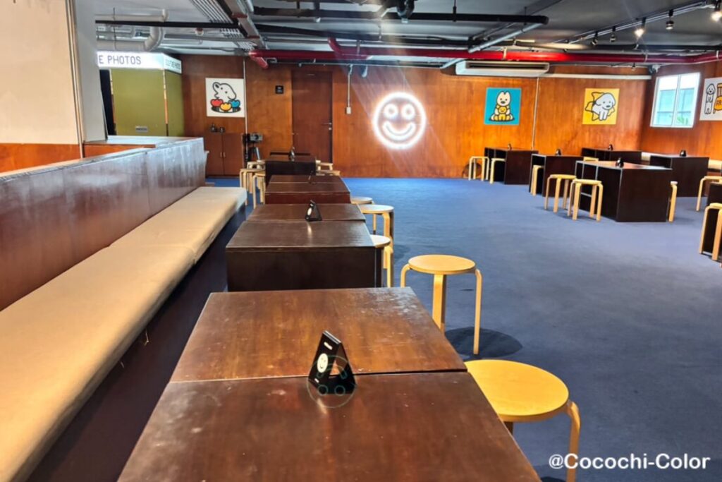 バンコクカフェBONCI 日本のイラストレーター松井さんとコラボ　内観　2階