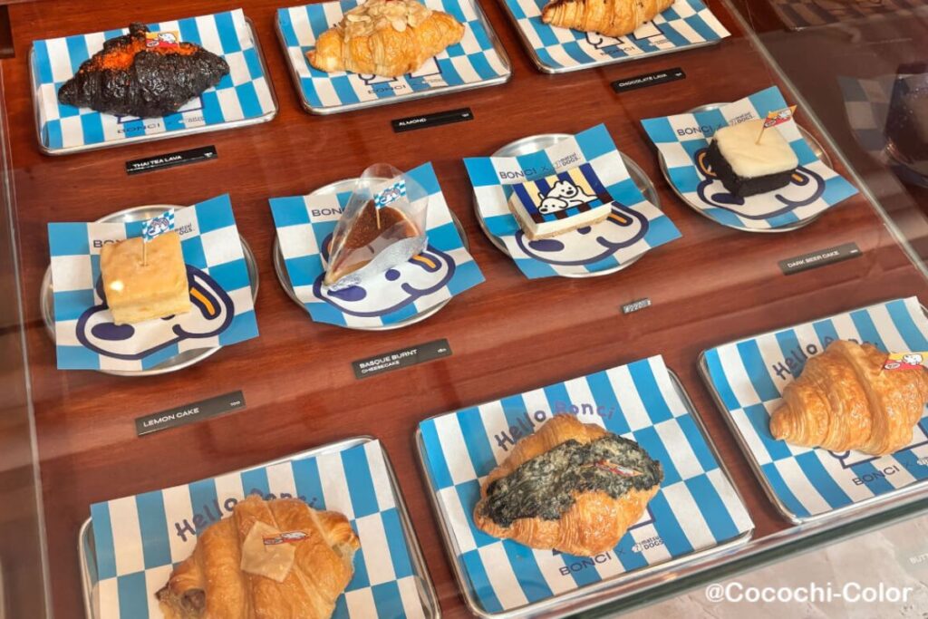 バンコクカフェBONCI 日本のイラストレーター松井さんとコラボ　ケーキ