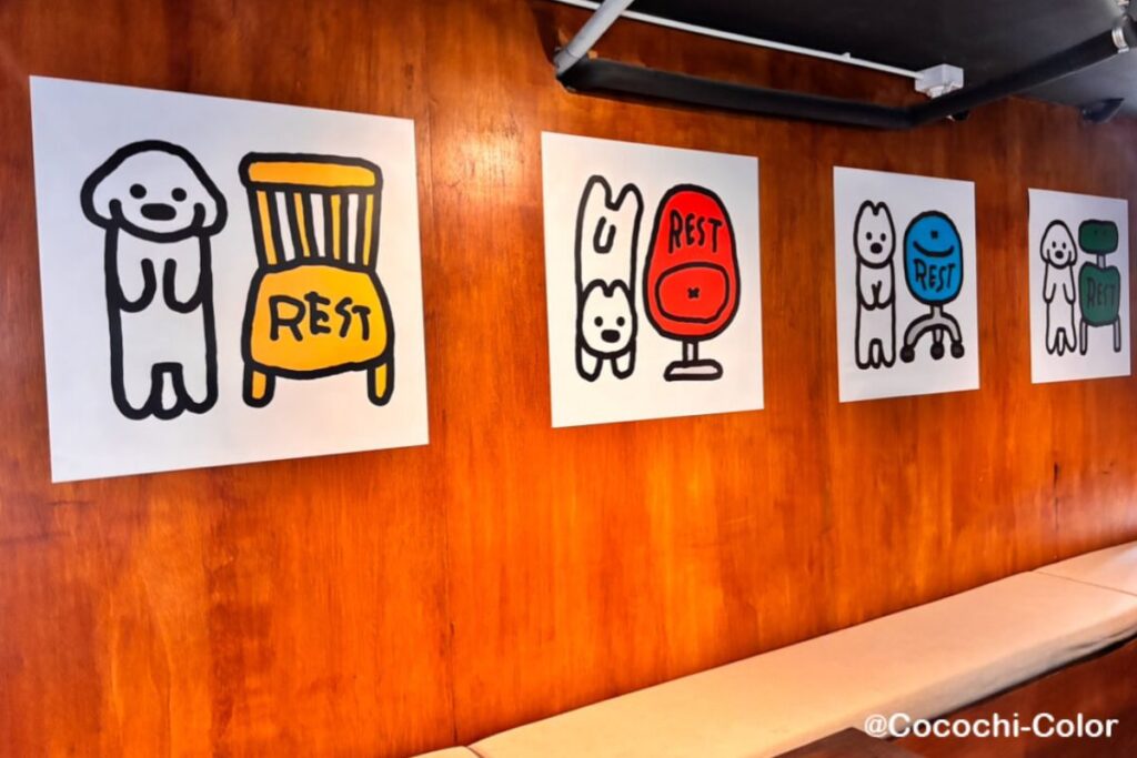 バンコクカフェBONCI 日本のイラストレーター松井さんとコラボ　内観　2階壁