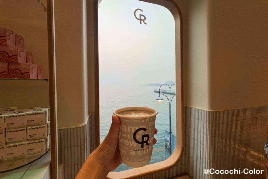 香港カフェ人気店 「Cupping Room Harbour city」の窓側スポット