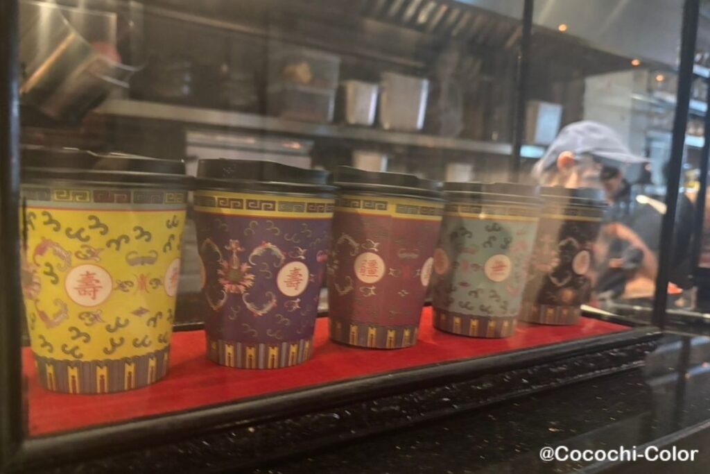 香港カフェ人気店 上環(Sheung Wan)駅 カップが可愛いカフェ「Halfway Coffee」のカップ達
