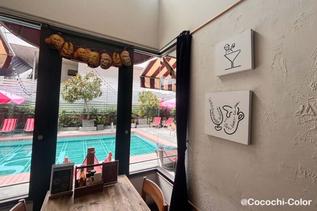 バンコク　フレンチトースト　カフェ　アーリーカフェ　Kaffa: Brunch and Brew　壁