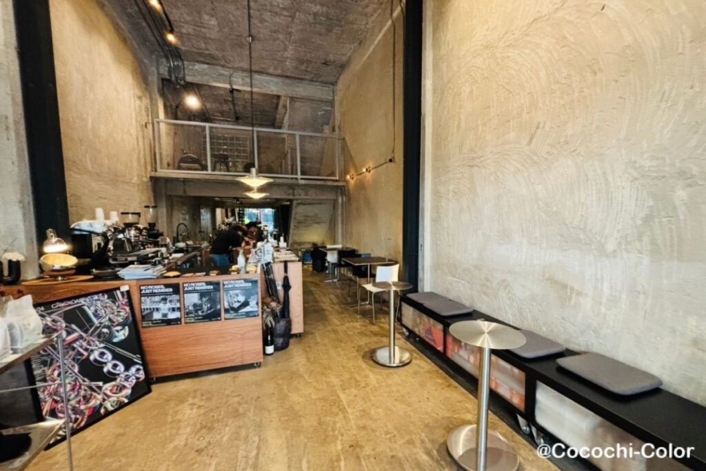 【バンコク】チーズケーキが美味しい癒し系カフェ アソーク「Greydient & Them - coffee cafe space」 内観