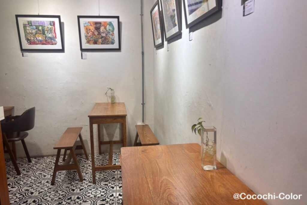【バンコク】チーズケーキが美味しい癒し系カフェチョンノンシー 「MONOCHROME」の内観