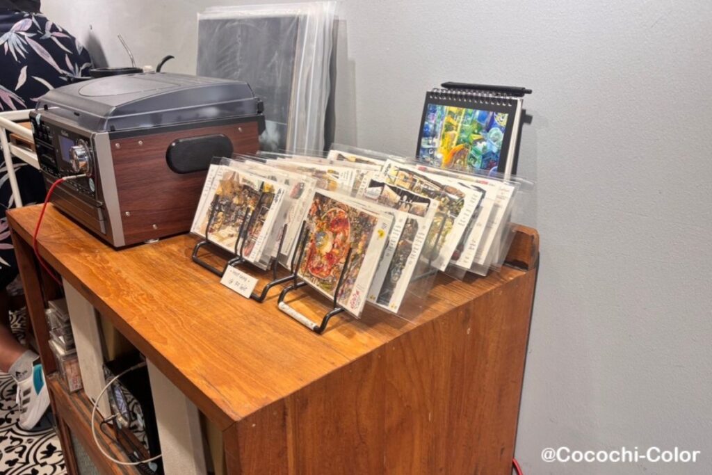 【バンコク】チーズケーキが美味しい癒し系カフェチョンノンシー 「MONOCHROME」の内観