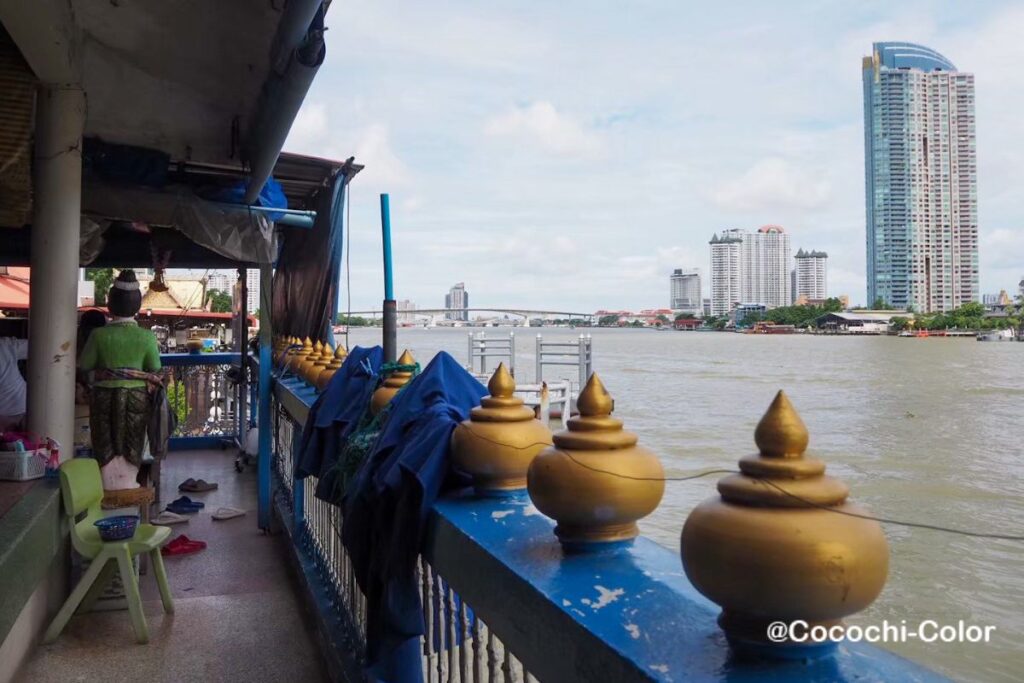 バンコクでチャオプラヤ川を眺めながらのマッサージ「Baiyoke river side massage」