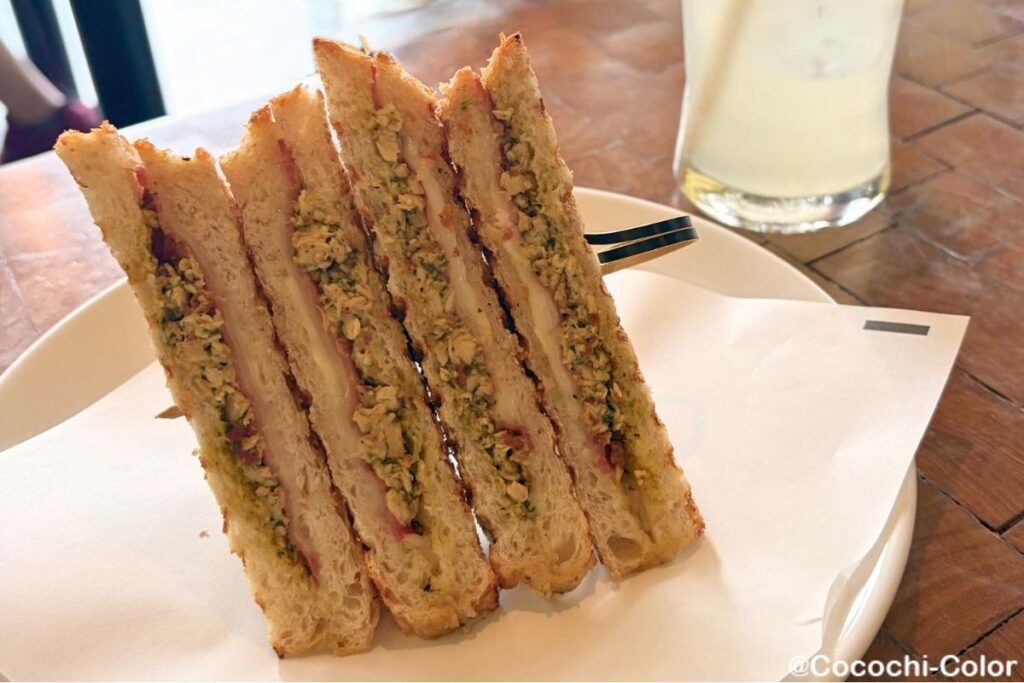 バンコクのおいしいサンドイッチのお店「Holey Artisan Bakery」
