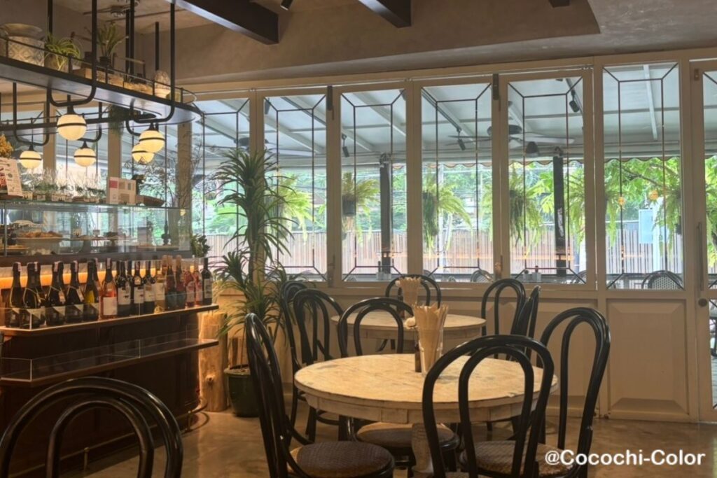 タイ・バンコクスイーツふr年知トーストカフェ「La Plante Bistro & Cafe」の内観