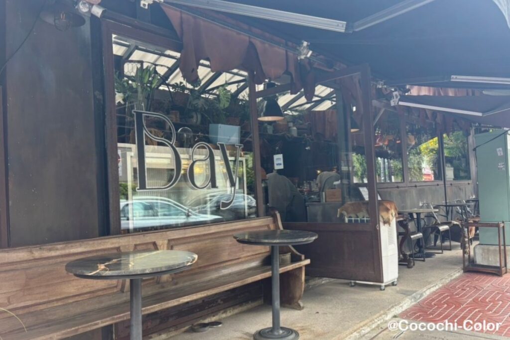 バンコク・アーリーカフェおすすめ徒歩圏内「BAY Aree」の入口