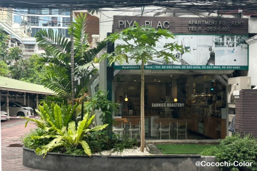 バンコク チットロム エリアの作業向けカフェ「Sarnies Roastery」外観